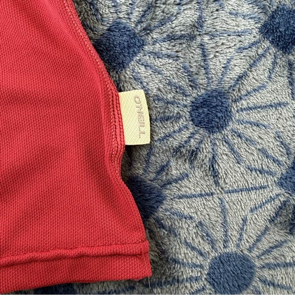 O'Neill Red Graphic Athletic Short Sleeve Tee - Picture 3 of 7
